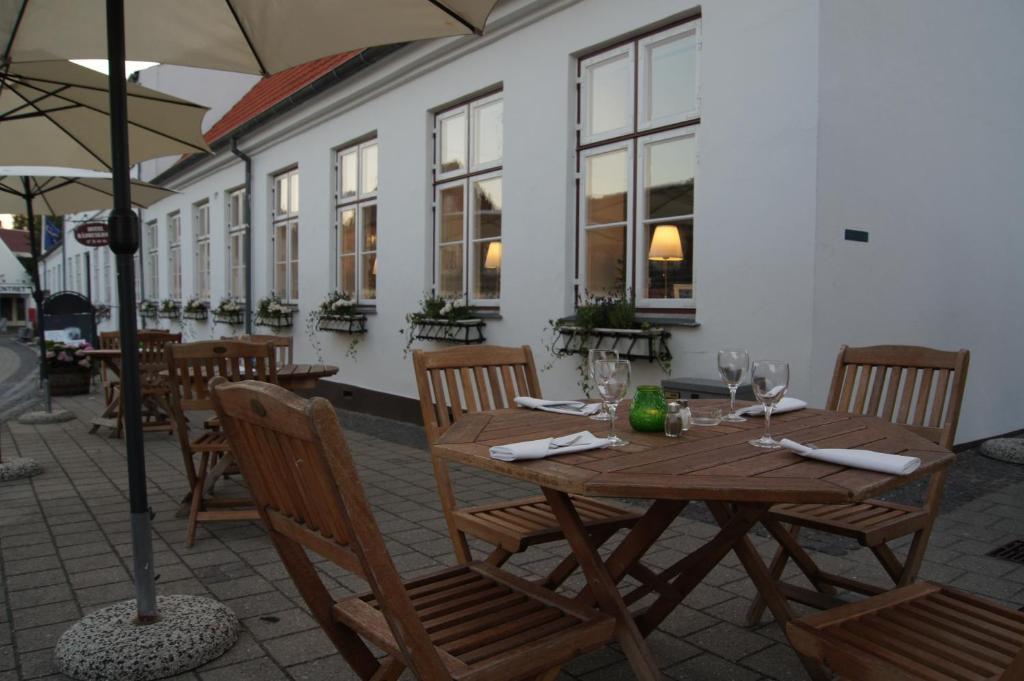 Hotel Radhuskroen Фредерикссунн Экстерьер фото