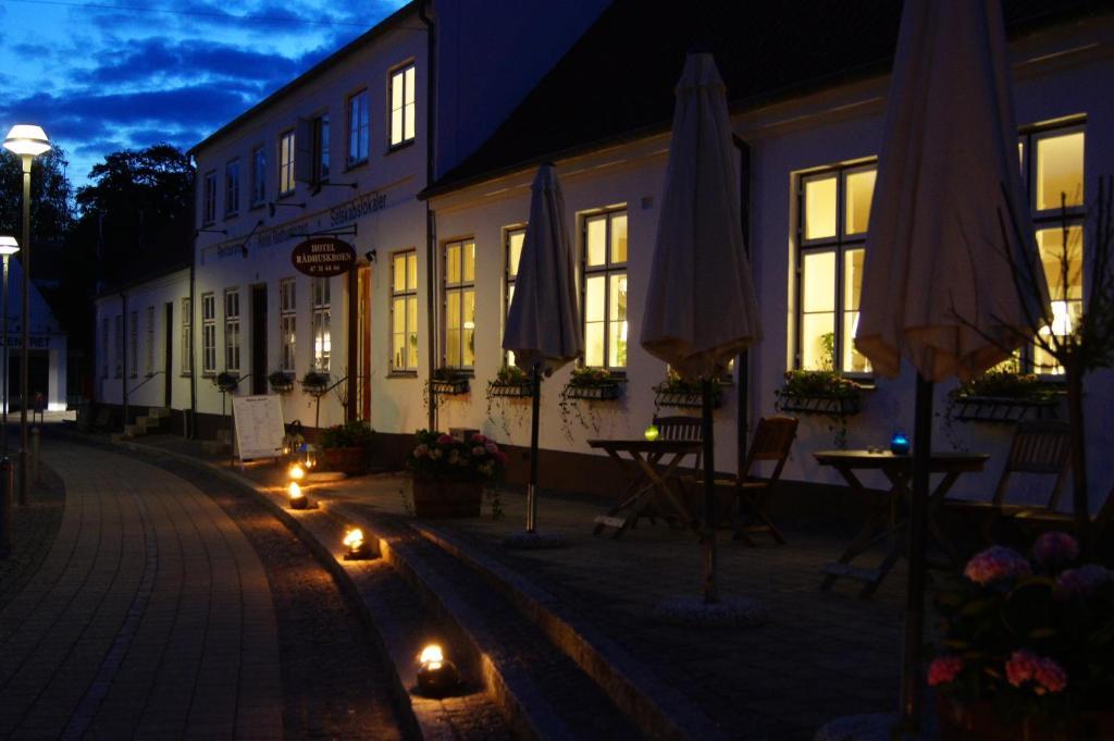 Hotel Radhuskroen Фредерикссунн Экстерьер фото
